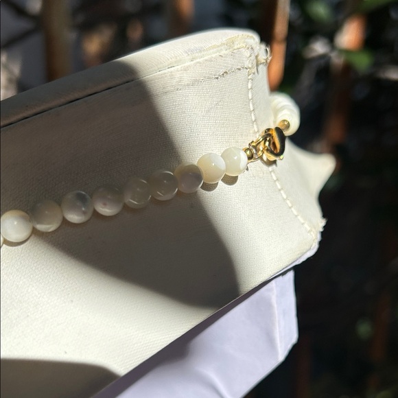 Lee Sands Handcrafted Mother of Pearl Shell Horses 🐎 Pendant Necklace - Picture 6 of 6